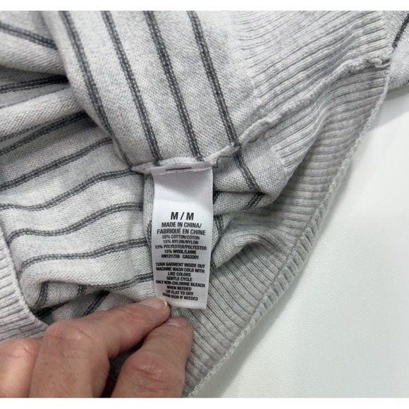 Aeropostale Gray Striped V-Neck Sweater Men's Medium Casual Knit Pullover - Picture 6 of 6